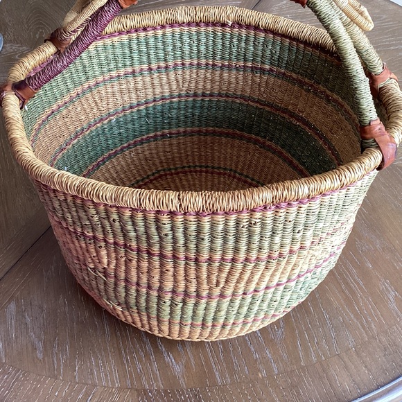 Handmade Basket from Oaxaca Mexico wirh Leather Handle - Picture 2 of 7